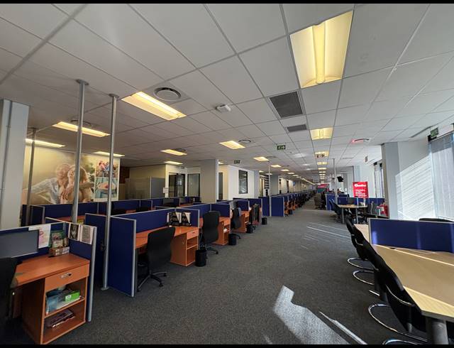 1,587M² OFFICE TO LET IN WOODSTOCK